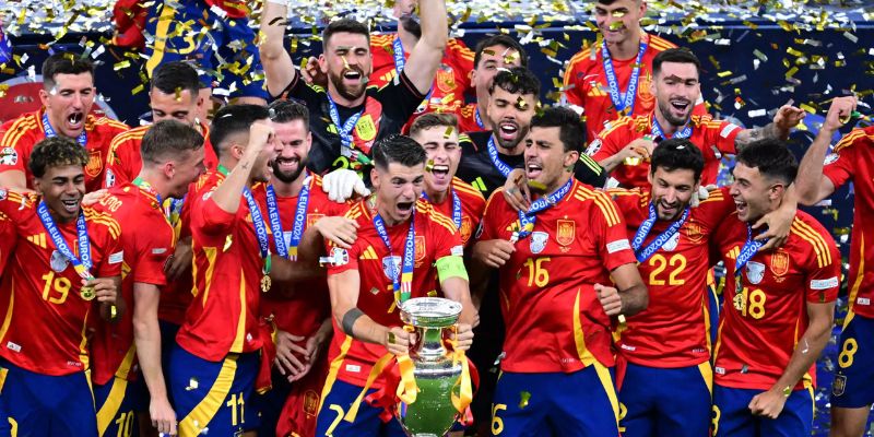 Phong cách tấn công biến hóa và hiệu suất ấn tượng của Tây Ban Nha (Spain)
